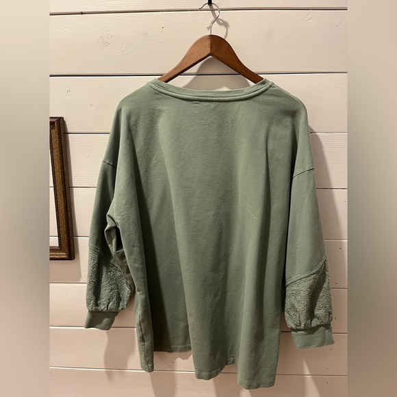 Penningtons green crewneck with English lace-style cuffs, size 2x - Picture 9 of 10